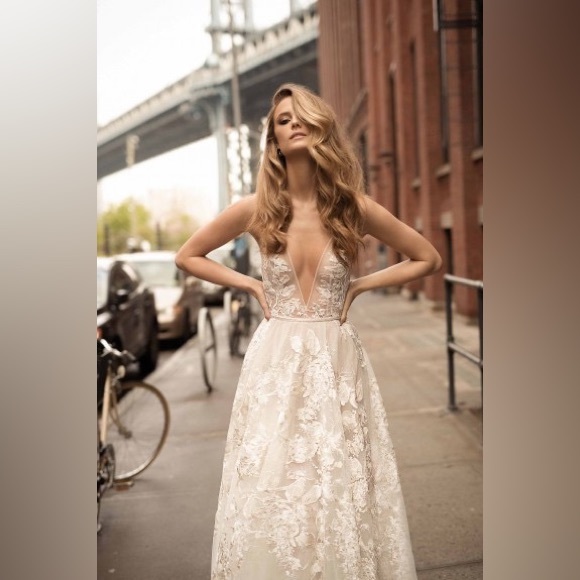 BERTA Dresses Berta 812 Lace Wedding Gown Poshmark